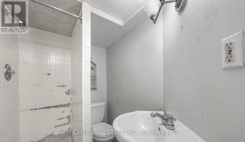 24 Fallingdale Crescent, Brampton, ON - Indoor Photo Showing Bathroom