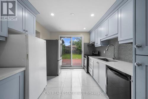 24 Fallingdale Crescent, Brampton, ON - Indoor Photo Showing Kitchen