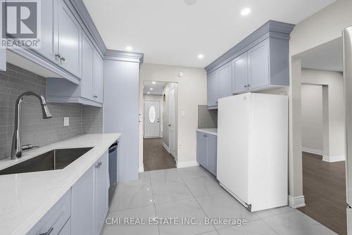 24 Fallingdale Crescent, Brampton, ON - Indoor Photo Showing Kitchen