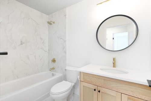 B-1369 Galerno Rd, Campbell River, BC - Indoor Photo Showing Bathroom