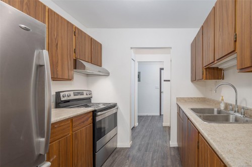 106-611 Macmillan Dr, Sayward, BC - Indoor Photo Showing Kitchen With Double Sink