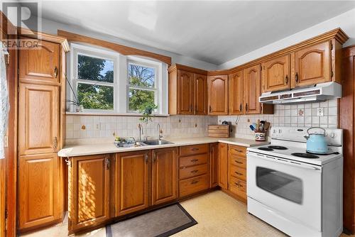 54 Baker Street, Sudbury, ON - Indoor Photo Showing Kitchen