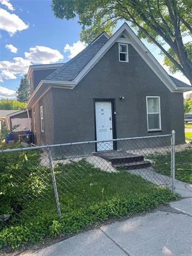 530 Boyd Ave, Winnipeg, MB 