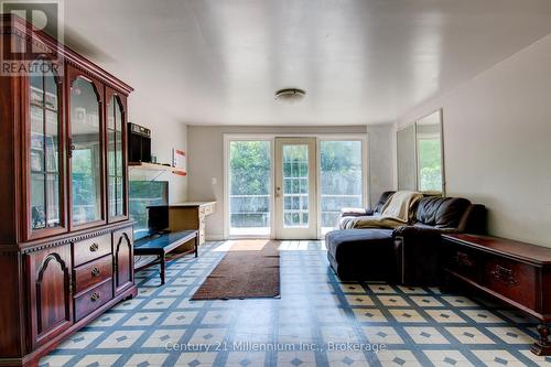 8355 County 9 Road, Clearview, ON - Indoor