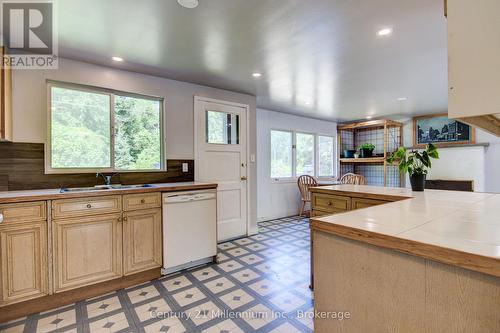 8355 County 9 Road, Clearview, ON - Indoor Photo Showing Kitchen With Double Sink