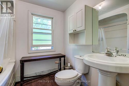 8355 County 9 Road, Clearview, ON - Indoor Photo Showing Bathroom