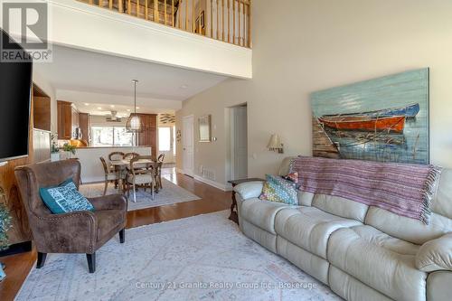 44 Webb Circle, Dysart Et Al (Dysart), ON - Indoor Photo Showing Living Room