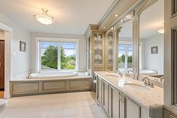 Ensuite bathroom - 