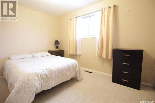 530 3Rd Avenue, Esterhazy, SK - Indoor Photo Showing Bedroom