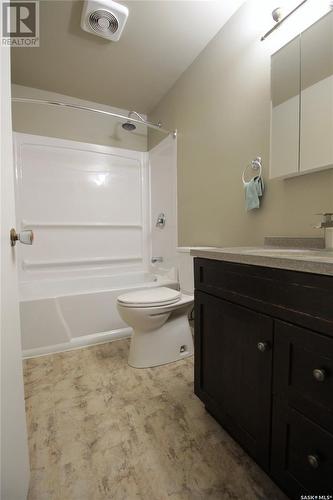 530 3Rd Avenue, Esterhazy, SK - Indoor Photo Showing Bathroom