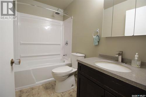 530 3Rd Avenue, Esterhazy, SK - Indoor Photo Showing Bathroom