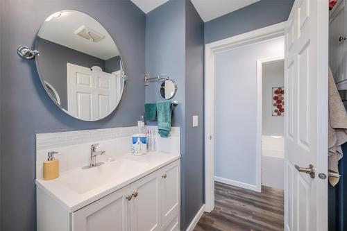 6018 Maple Drive, Osoyoos, BC - Indoor Photo Showing Bathroom