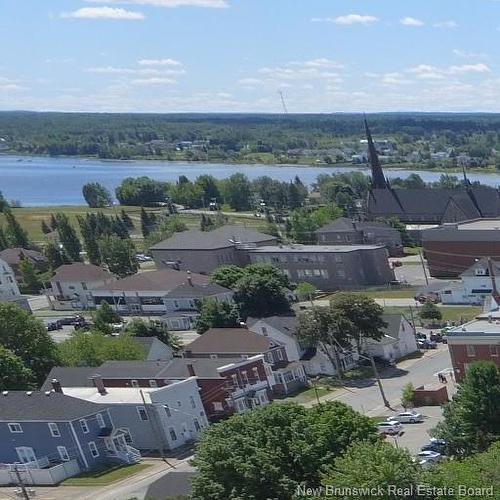 275 Main St, Bathurst, NB 