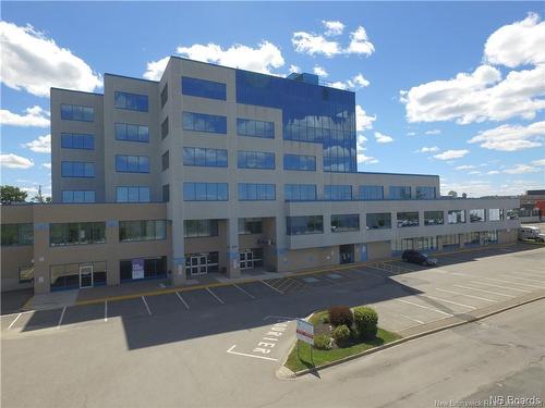 275 Main St, Bathurst, NB 