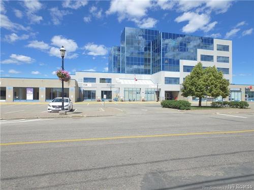 275 Main St, Bathurst, NB 