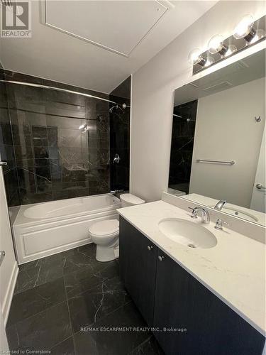 214 - 312 Erb Street W, Waterloo, ON - Indoor Photo Showing Bathroom