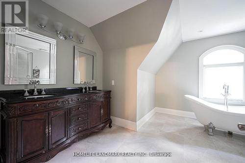 450 Meadow Wood Road, Mississauga, ON - Indoor Photo Showing Bathroom