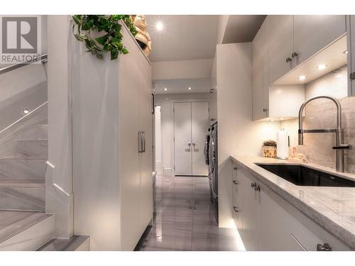 2245 Abbott Street Unit# 301, Kelowna, BC - Indoor Photo Showing Kitchen With Upgraded Kitchen