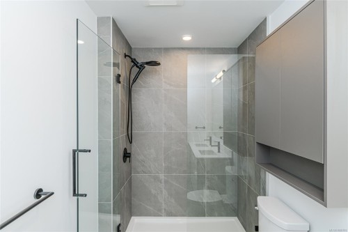 102-3564 A Ryder Hesjedal Way, Colwood, BC - Indoor Photo Showing Bathroom