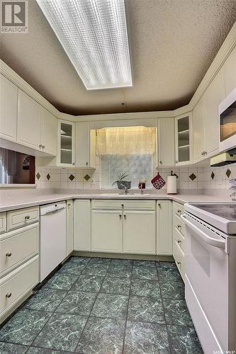 1D 516 River Street E, Prince Albert, SK - Indoor Photo Showing Kitchen With Double Sink