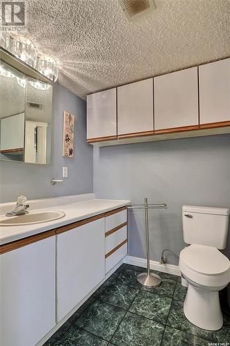 1D 516 River Street E, Prince Albert, SK - Indoor Photo Showing Bathroom