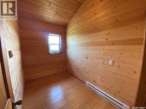 Se-13-28-24W3, Kindersley Rm No. 290, SK - Indoor Photo Showing Other Room