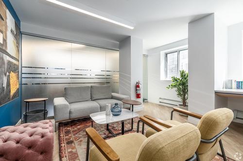 Salle communautaire - 705-1420 Rue Crescent, Montréal (Ville-Marie), QC - Indoor Photo Showing Living Room