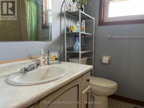 8154 Post Road, Niagara Falls, ON - Indoor Photo Showing Bathroom