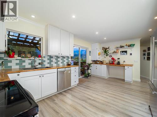 619 Habart Lower Road, Golden, BC - Indoor Photo Showing Kitchen