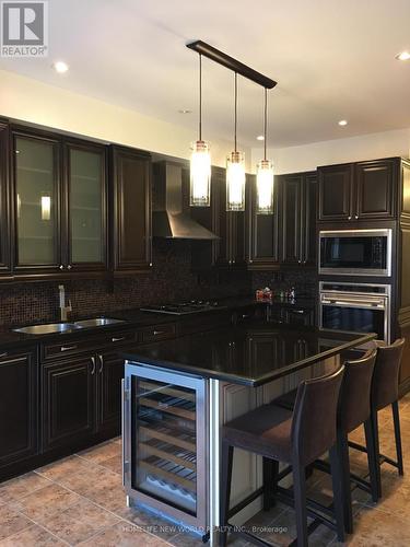 21 Aikenhead Avenue, Richmond Hill, ON - Indoor Photo Showing Kitchen With Upgraded Kitchen