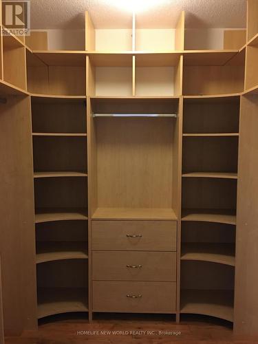 21 Aikenhead Avenue, Richmond Hill, ON - Indoor With Storage