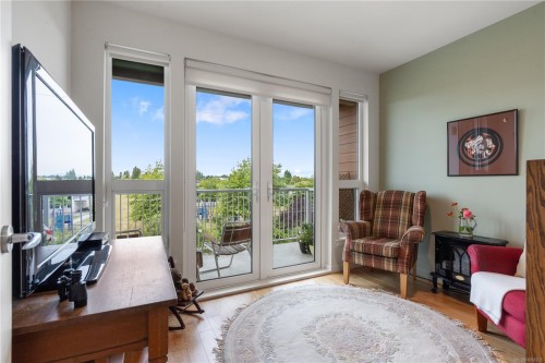 301-2319 Brethour Ave, Sidney, BC - Indoor