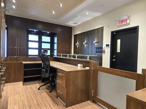 Réception - 4629 Rue Louis-B.-Mayer, Laval (Chomedey), QC 