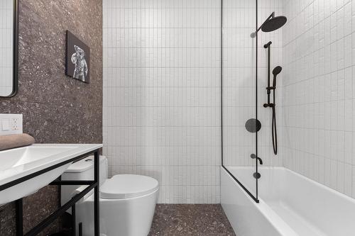 Bathroom - 3910 Rue Bannantyne, Montréal (Verdun/Île-Des-Soeurs), QC - Indoor Photo Showing Bathroom