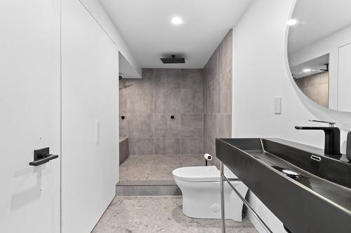 Bathroom - 3910 Rue Bannantyne, Montréal (Verdun/Île-Des-Soeurs), QC - Indoor Photo Showing Bathroom