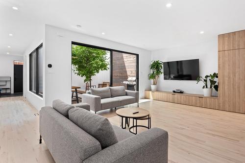 Living room - 3910 Rue Bannantyne, Montréal (Verdun/Île-Des-Soeurs), QC - Indoor Photo Showing Living Room