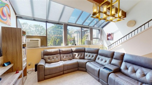 499D-4678 Elk Lake Dr, Saanich, BC - Indoor Photo Showing Living Room