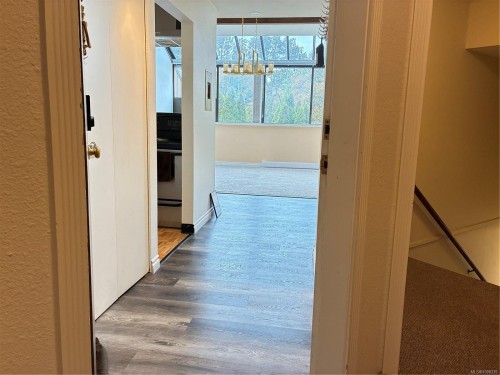499D-4678 Elk Lake Dr, Saanich, BC - Indoor Photo Showing Other Room