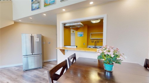 499D-4678 Elk Lake Dr, Saanich, BC - Indoor Photo Showing Dining Room