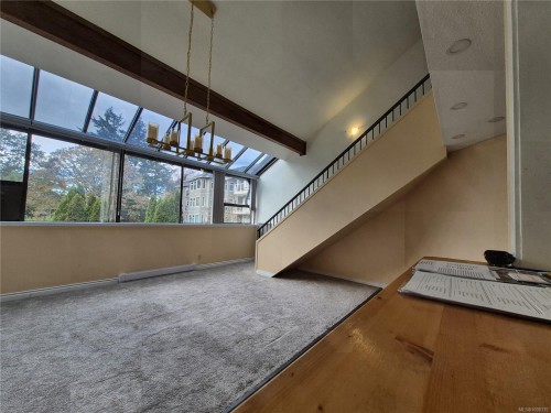 499D-4678 Elk Lake Dr, Saanich, BC - Indoor Photo Showing Other Room