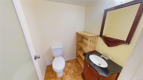 499D-4678 Elk Lake Dr, Saanich, BC - Indoor Photo Showing Bathroom