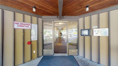 499D-4678 Elk Lake Dr, Saanich, BC - Indoor Photo Showing Other Room