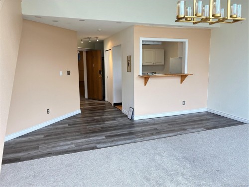 499D-4678 Elk Lake Dr, Saanich, BC - Indoor Photo Showing Other Room