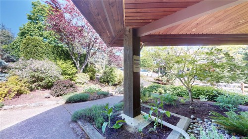 499D-4678 Elk Lake Dr, Saanich, BC - Outdoor