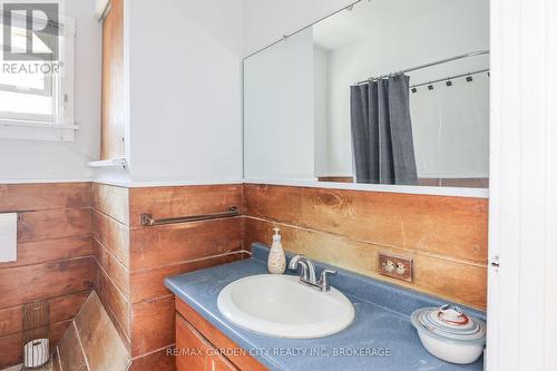244 Niagara Street, St. Catharines (Facer), ON - Indoor Photo Showing Bathroom