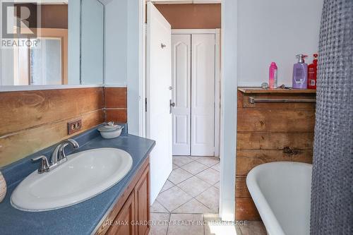 244 Niagara Street, St. Catharines (Facer), ON - Indoor Photo Showing Bathroom