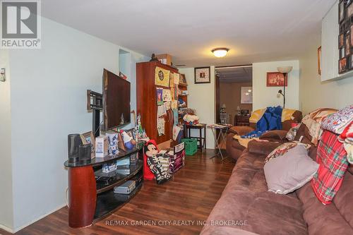 244 Niagara Street, St. Catharines (Facer), ON - Indoor Photo Showing Living Room