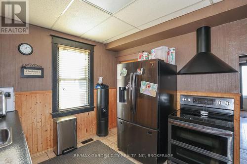 244 Niagara Street, St. Catharines (Facer), ON - Indoor Photo Showing Kitchen