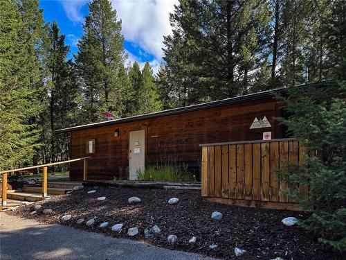 11-8523 Eacrett Road, Radium Hot Springs, BC - Outdoor