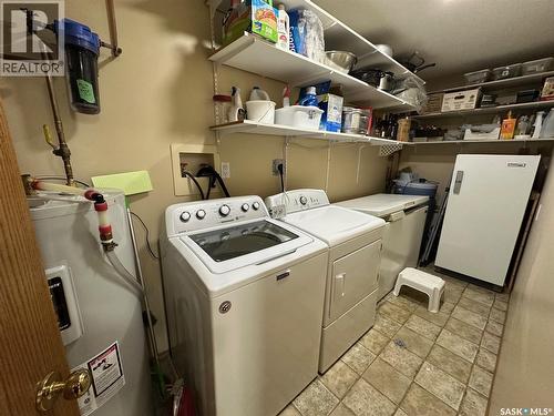 101 1214 3Rd Street, Estevan, SK - Indoor Photo Showing Laundry Room